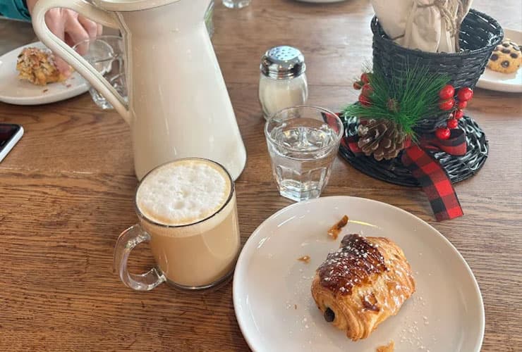 The Art of a Slow Thanksgiving Morning with Fresh Pastries